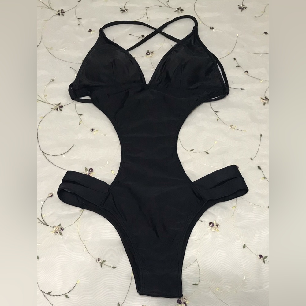 RYGY Black Cutout Swimsuit size Large